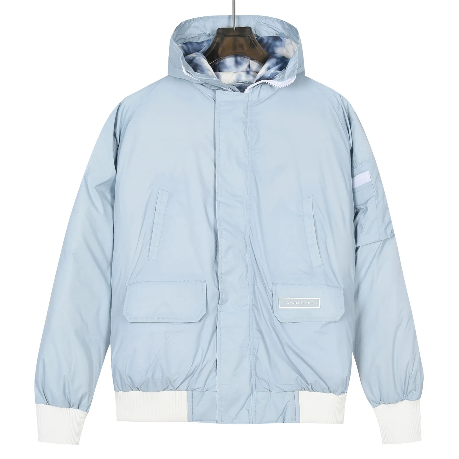 P860 Big Goose 01 Glacial White Label Down Jacket Canada Goose Canada Goose FW21 Chilliwack Series Glacial Haze White Label 01 Pilot Solid Color Hooded Down Jacket Down Jacket Winter Unisex Description: The Chilliwack bomber jacket was originally designed for pilots in uninhabited areas in northern Canada. It is durable, warm and easy to move, which can meet the needs of pilots working in the Arctic waterways. Chilliwack's iconic style remains popular and is a popular jacket from Canada Goose. The Northern Lights capsule collection is reimagined in rich hues inspired by the stunning colors of Canada's north. The Glacial Haze capsule series is improved with an eye-catching and layered color series, giving people the feeling of being caught in the mist around icebergs and glaciers. Material list: 1⃣ Original custom-made double plain 9500-100% nylon nylon fabric 2⃣ Original YKK zipper, not a sub-factory product 3⃣ National standard 80% widely inspected white duck down, (ZP uses 80% white duck down/everything that boasts 90% is fake) Material analysis characteristics: 1⃣ Original factory/9500-100% nylon100% nylon Lurex yarn is actually 100% nylon. Nowadays, there are few pure ones. Most of them are mixed with cotton or polyester. Our top-quality original version is developed in accordance with ZP and uses the same material. 2⃣ As we all know, the original version uses 80% white duck down. The fill power refers to the cubic inches of volume occupied by each ounce (30 grams) of down under certain conditions. If one ounce of down occupies 500 cubic inches, the fill power of the down is 500. So we can simply understand it as: fill power is the volume of down, and the volume of down is fill power. The higher the fill power of down, it means that under the same filling amount, down can fix a larger volume of air layer to keep warm and insulate, so the warmth retention of down is better. Summary: Note: In order to maximize profits during the production process, some businesses add toxic waste silk, 50 velvet, hand-feel velvet, etc. to clothes! But on the outside of the clothes, good fabrics are used. It is said to be 90% white duck down at purchasing agent level, or even more exaggeratedly said to be 90% white goose down, to fool the layman! (You can consult the official Big Goose. All authentic styles are made of white duck down.) I will also teach you a more practical trick: buy an authentic product from Tmall, and at the same time buy a piece of clothing from a merchant you trust, and come back to compare the details. (Tmall offers 7-day no-reason returns and S+ offers 15-day no-reason returns without affecting secondary sales.) ⚠️ Remember, you get what you pay for! Don't be greedy for small gains, or you will suffer big losses! Every customer is welcome to ask questions and we will continue to improve product quality and service! Product color: black, white, dawn blue, mood blue Size: S, M, L, XL, XXL